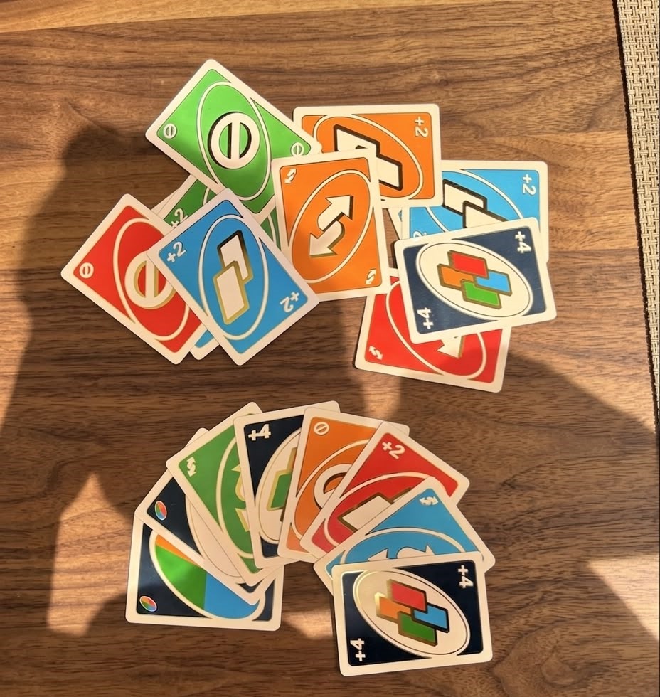 UNO Gold Line Premium Edition: The Ultimate Family Card Game - Image 2